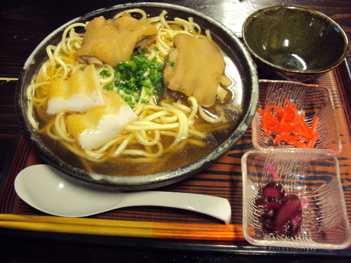 テビチそば＜郷家＞キョー兄ィ