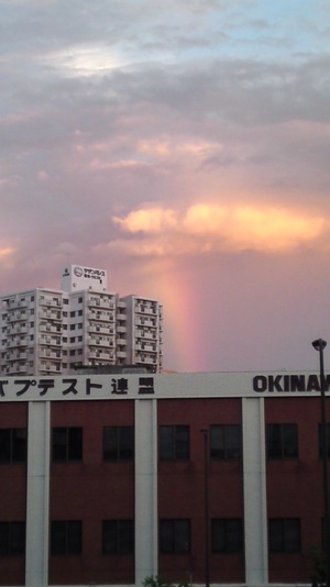 台風の影響か　雨風が・・・　そして　虹