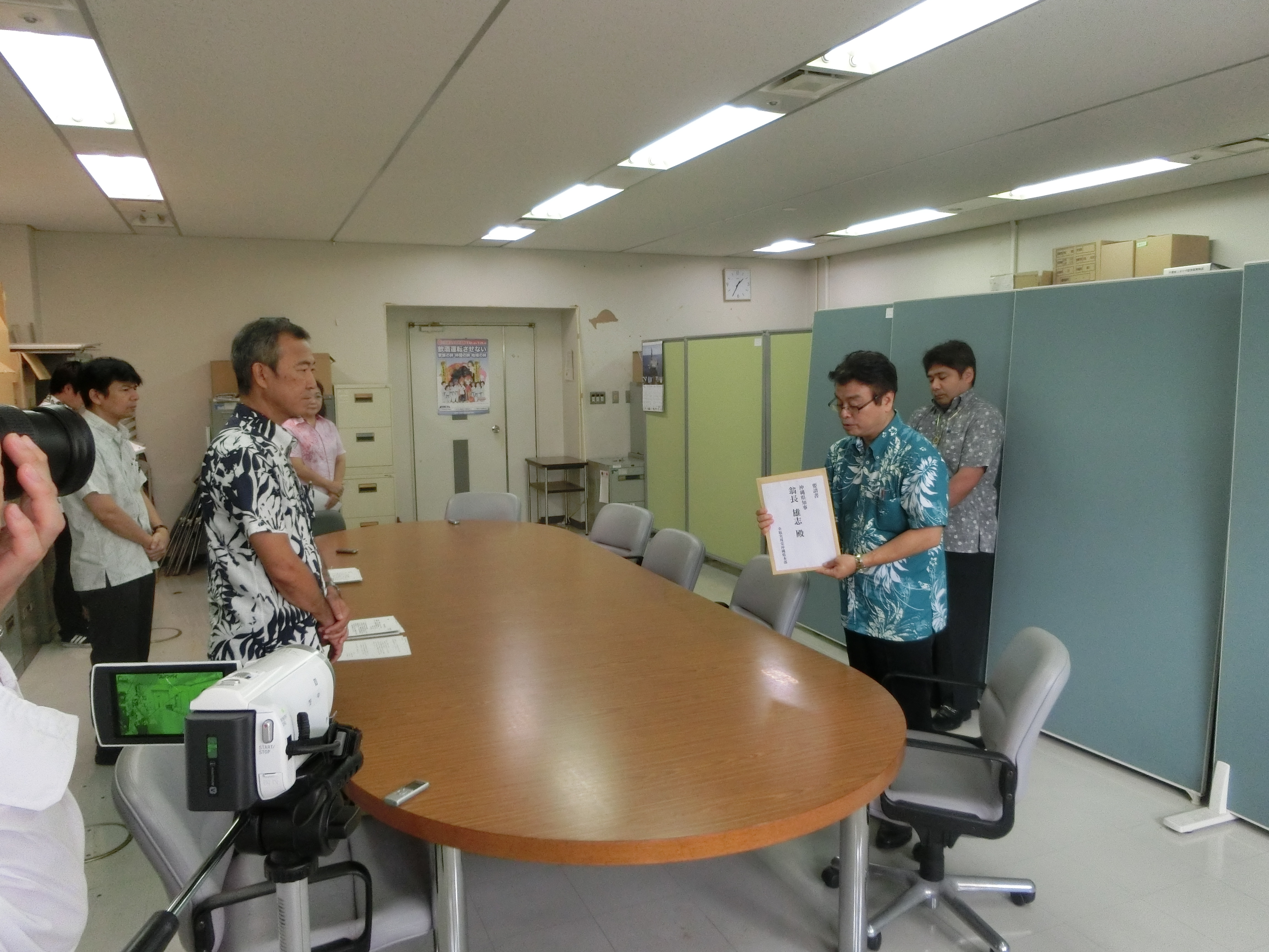 翁長知事へ「日本政府及び米軍への防衛協力の要請」を請願いたしました。