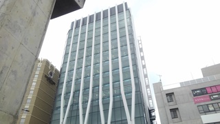 旧KDD那覇ビルへ新通信センタービルが完成