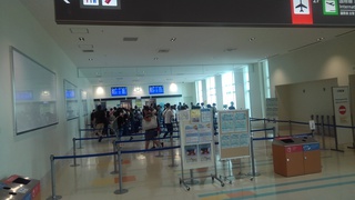 連休・29日、30日の那覇空港にて