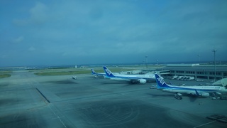 連休・29日、30日の那覇空港にて