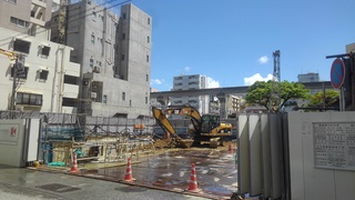 旧KDD那覇ビルが解体