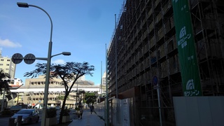 琉銀本店ビル解体工事がはじまる