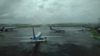 コロナウイルス感染拡大中の那覇空港内
