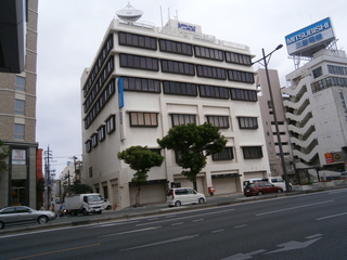 元ＫＤＤ沖縄関連企業を吸収した県内企業「沖縄セルラー」の業績情報（新聞記事から）