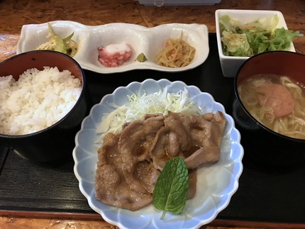 しょうが焼にお刺身、沖縄そばと豪華ランチ♪　～はんなり～