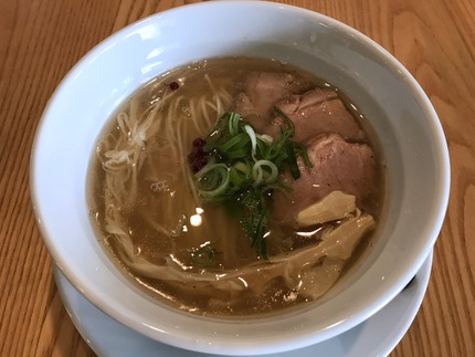 行列のできる人気のラーメン屋さんに行ってきました♪　～ラーメン志のわ～