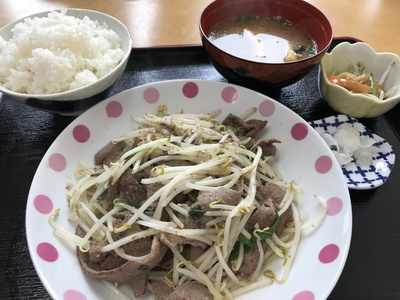 沖縄味処かめ食堂のレバニラ炒め