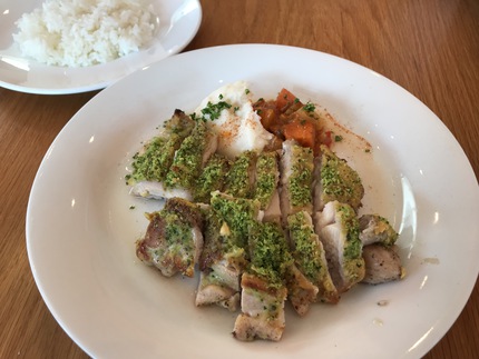 お得なランチ♪　鶏もも肉のマスタード香草パン粉焼き　～ビストロバル151ａ～