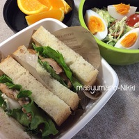 『自家製手ごねｄｅくるみ食パンのチキンサンド弁当』