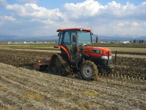 無人トラクターが日本の農業を救う