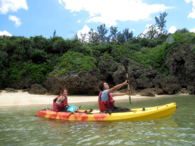 虹がかかるヤドカリ島 沖縄 カヤックツーリング Southward Kayak Club