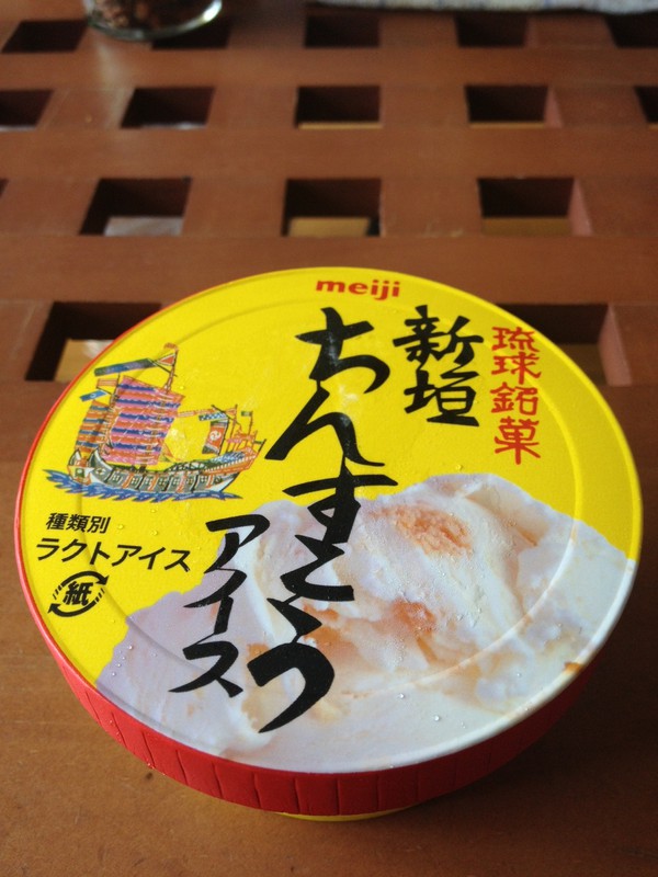 沖縄名物ちんすこうの老舗店舗「新垣ちんすこう」のアイスがあったでしゅ！