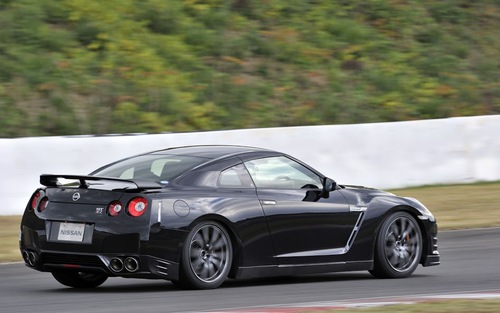 私が一番乗ってみたい車はNissanGT-R！