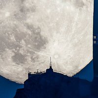 スイスで撮影された先日のスーパームーンの画像がゴージャス過ぎるらしい。