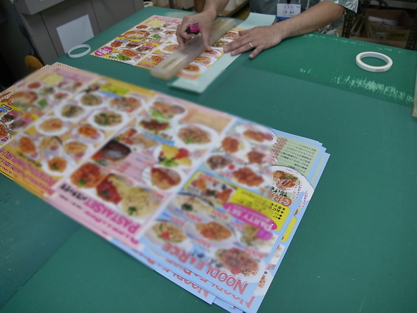 大型のラミネートメニューを格安で作るなら当社まで！パネル加工もね！