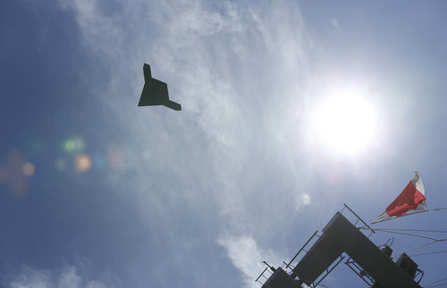 昨日の記事で紹介した米軍の最新ステルス無人機がUFOに見えることを検証してみたら。