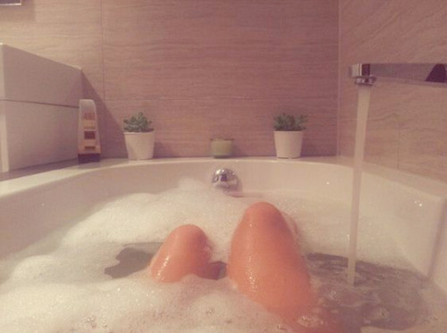 檀蜜さんの写真集なんかよりぼくはこちらのサイトの方がよっぽど好き「Bath legs」。