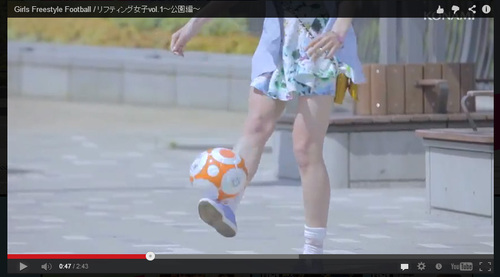 「サッカーに首ったけ」というサイトに出ているリフティング少女に首ったけ！