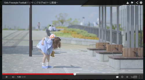 「サッカーに首ったけ」というサイトに出ているリフティング少女に首ったけ！