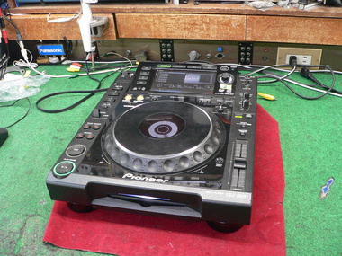 Pioneer CDJ-2000 動作品 修理履歴あり 町田電化サービス｜家電 修理の公式ブログ:PIONEER CDJ-2000 修理 2台