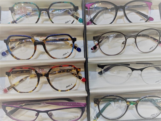 華やかなり、欧州のメガネフレーム｜街の眼鏡屋さん≪ビッグメガネ那覇