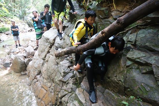 沖縄自然体験やんばる滝リバートレッキング沢登りコース8.2