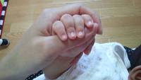 息子クンの手。 2013/06/14 17:00:37