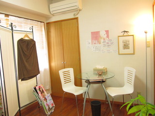 那覇市新都心のヘアメイク＆エステサロン店内写真