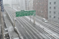 雪の首都高速 2013/01/17 11:39:41