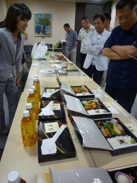 試食も仕事なのだ。