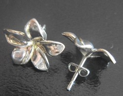 プルメリア：シルバーピアス