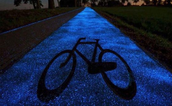 夜闇にだけ光る自転車レーンというアイデア