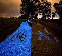 夜闇にだけ光る自転車レーンというアイデア