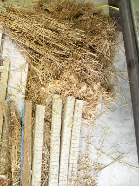 圧縮された・・・藁