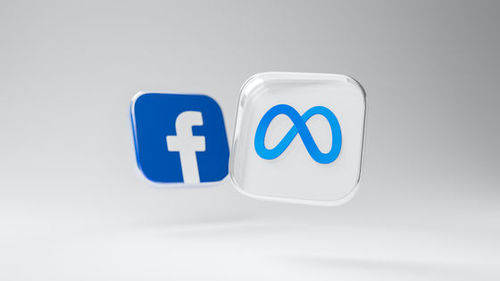 Facebookが社名をMetaに変えてます。おっさんは置いてかれないように！