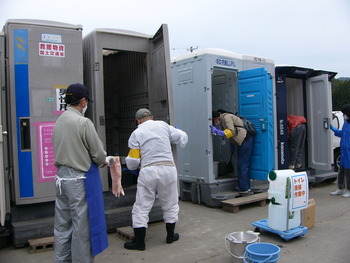 下水道と歌三線と横笛と 被災地でのトイレ掃除 その２