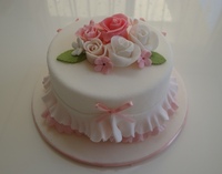 生徒さんの作品☆バラとフリルのケーキ 2013/04/26 22:06:05