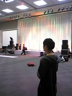 会場