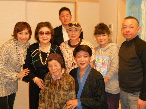 本物の美川憲一さん と楽屋 ご本人の目の前で泣き出す母 サファイア玲子の原石を磨き輝く人を沖縄から育てたいbyメディアーレ