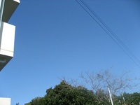 今日の天気は日本晴れー雲一つない真っ青な空