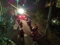 諸見里青年会　道ジュネー