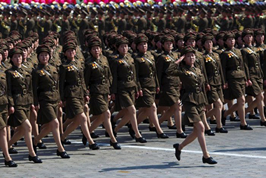 北朝鮮　女性兵士