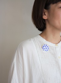 AMOR 陶器のアクセサリー　ブローチ