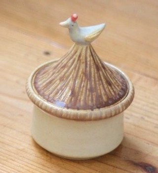 tous les jours:入荷：長谷川風子 陶器の小物入れとブローチ