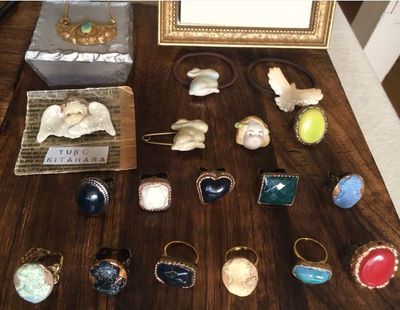 北原裕子さんの陶磁器のアクセサリー　店内在庫状況（12/3現在）