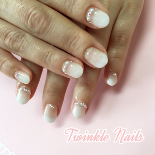 Twinkle Nails-トゥインクル ネイルズ-:2/25白グラデーションネイル♡