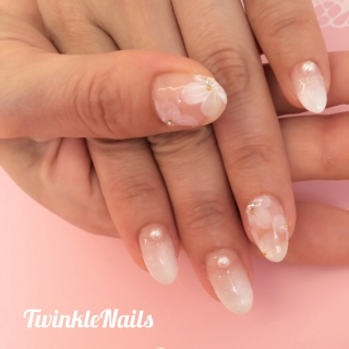 Twinkle Nails トゥインクル ネイルズ 4 24花柄ホワイトネイル