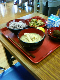 琉球漆器で給食を 2010/10/22 22:54:03